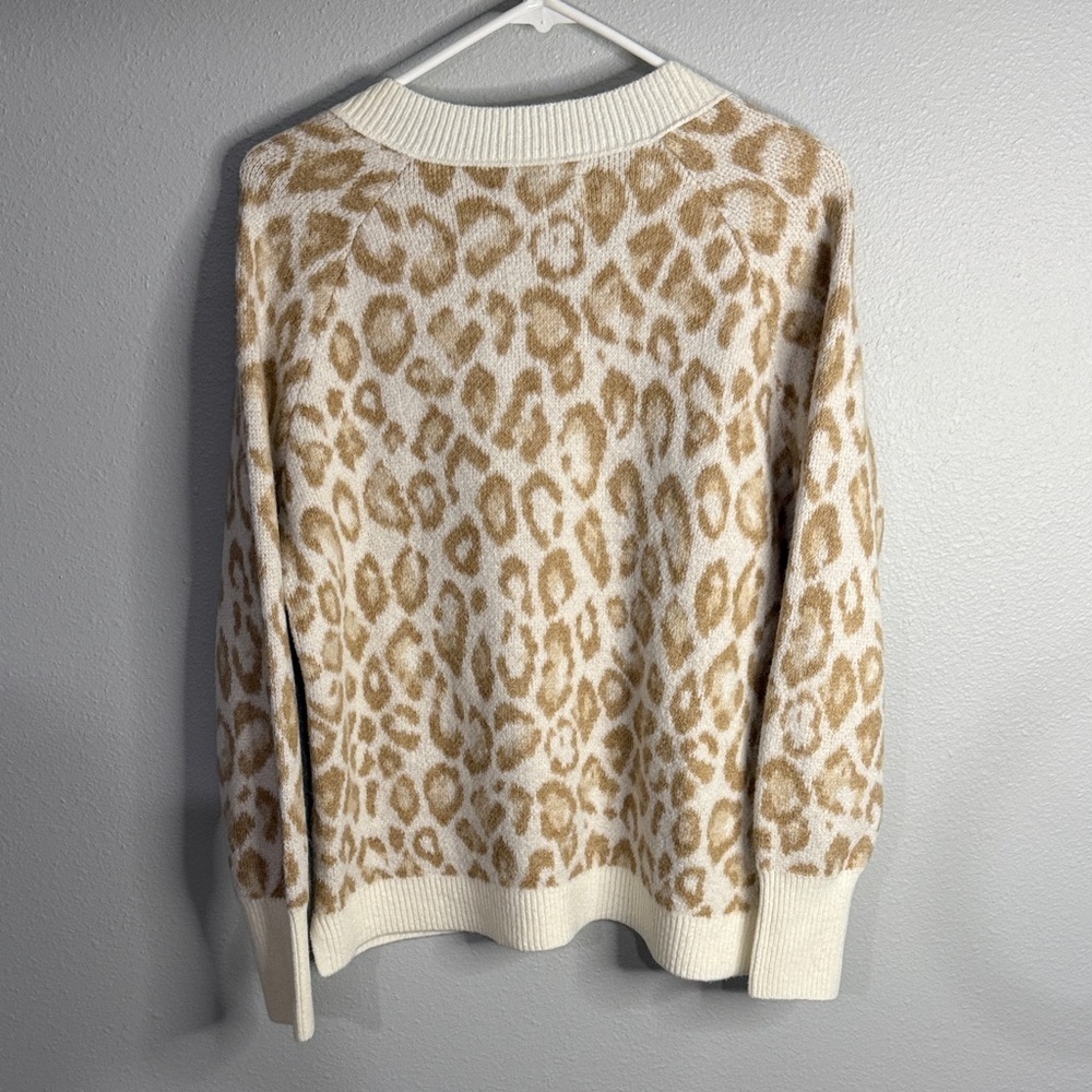 NWT LOFT Women's V-Neck Sweater - Cream and Tan Leopard Print Small - Picture 4 of 5